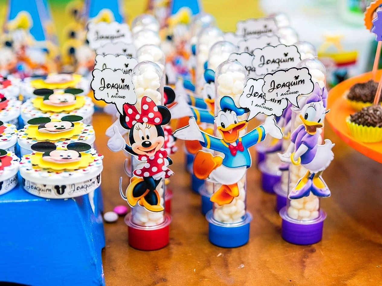 Seasonal Lollipop Collections Year-Round